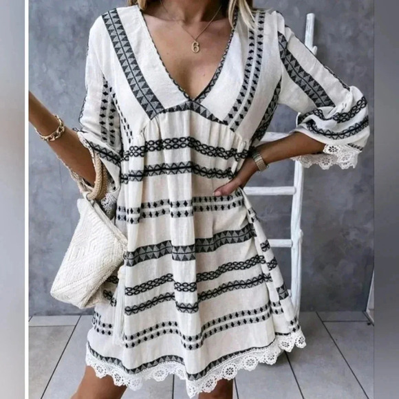 Elegant Black and White Patterned Dress - Picture 1 of 7
